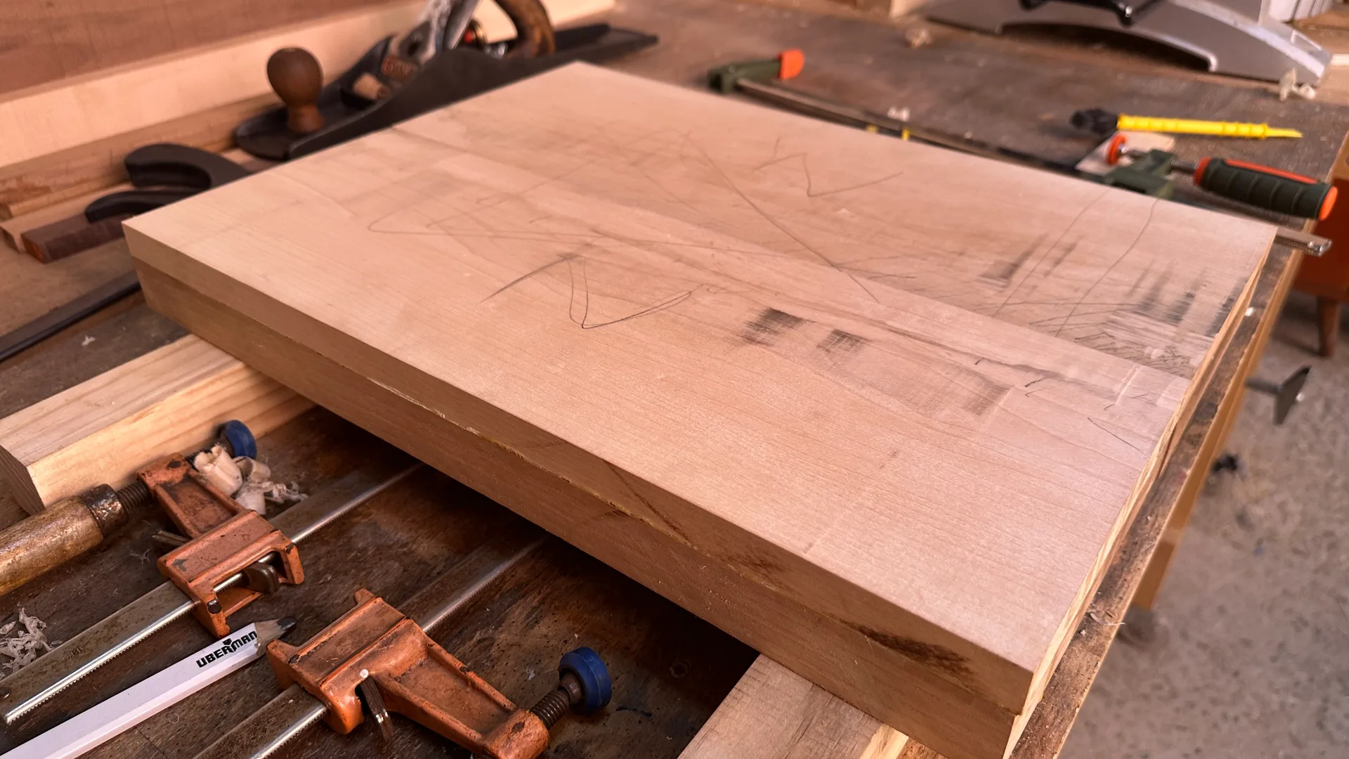 Proceso de construcción de guitarra custom en taller OPZ Lutherie